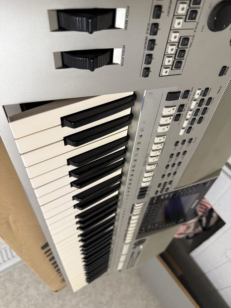 Yamaha PSR-OR 700 синтезатор сотилади !!!