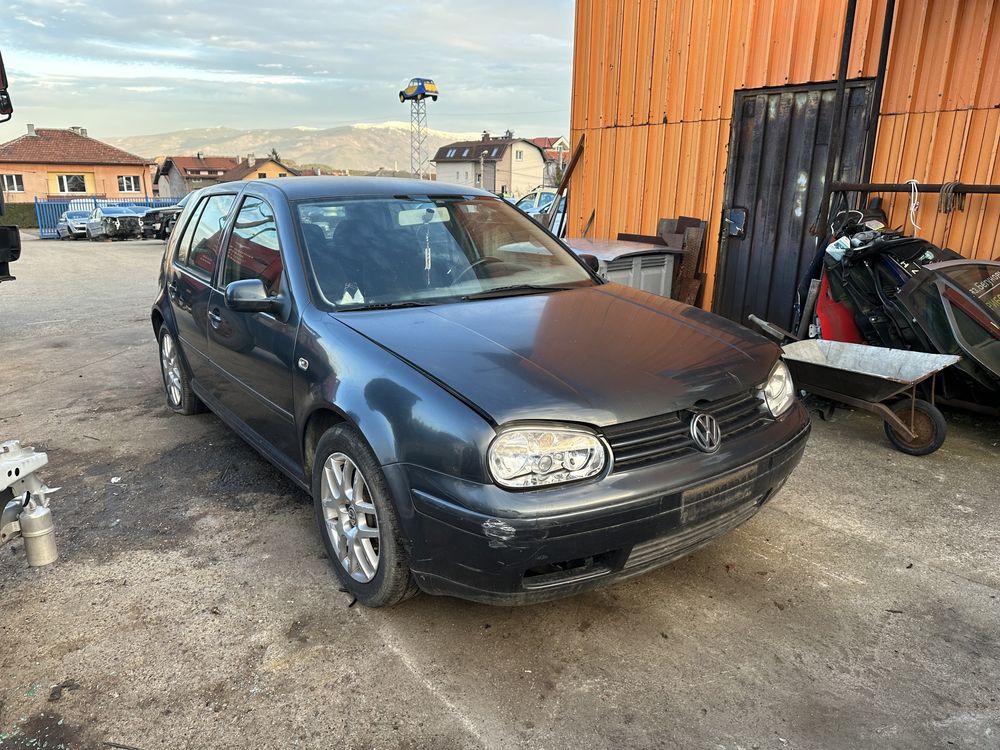 Volkswagen Golf 1.6 16v НА ЧАСТИ