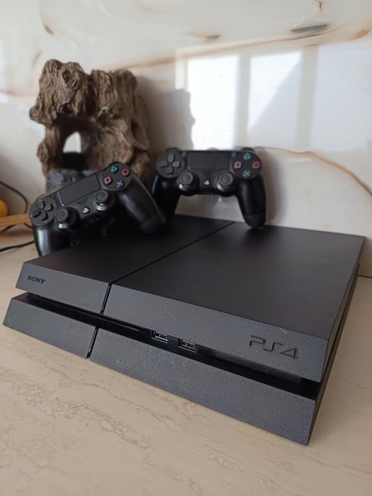 PS4/Playstation 4 Phat 1TB HDD cu peste 20 jocuri+2 Controllere