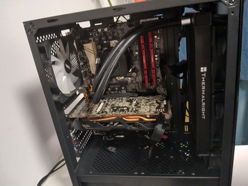 PC, с i5 6600к, rx580 8 gb, водно охлаждане и 32 gb DDR4