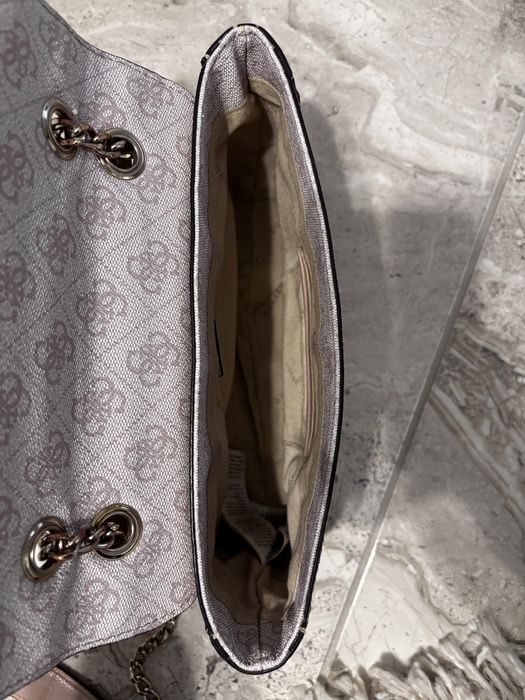 Оригинална Дамска Чанта Guess