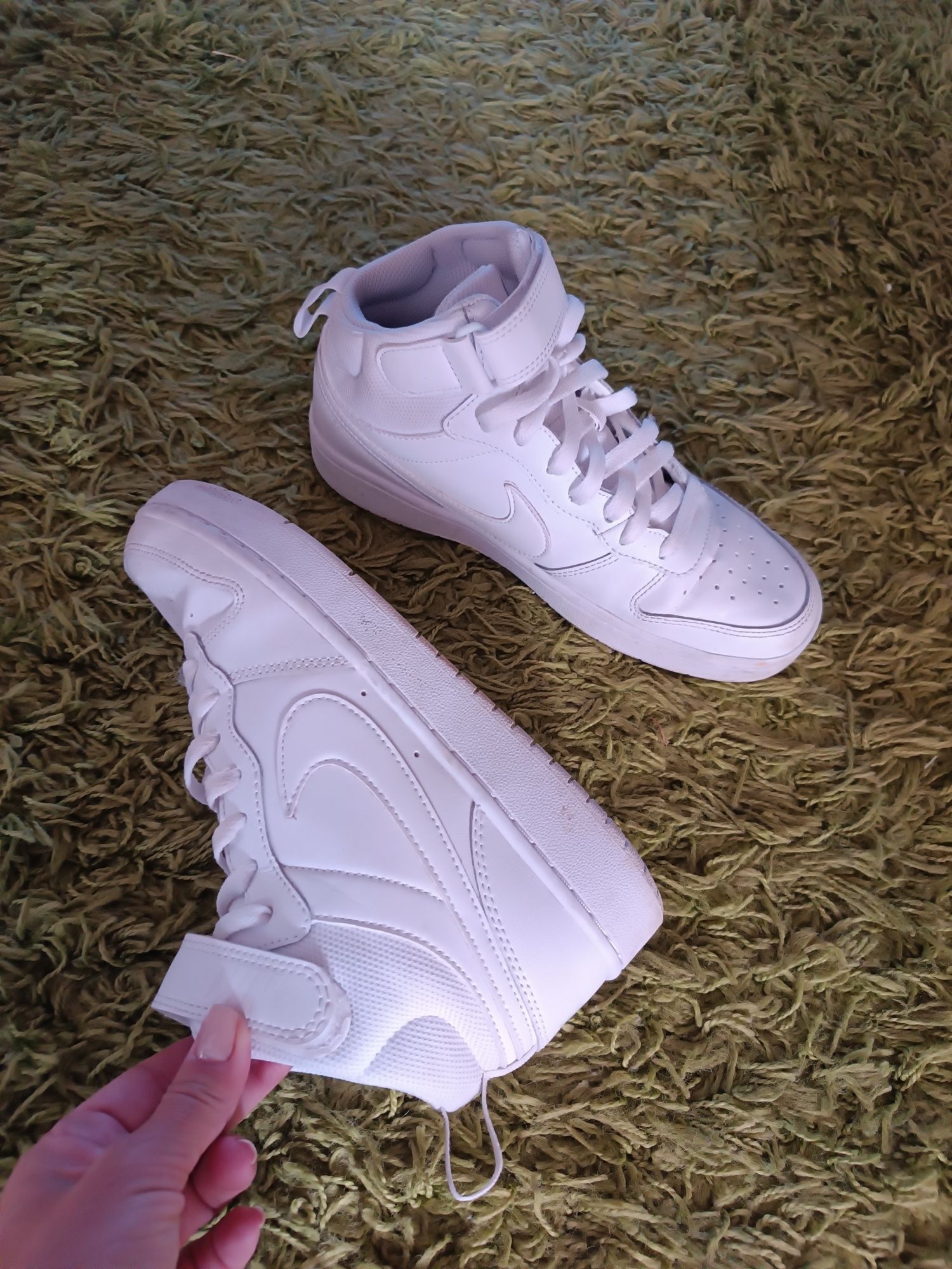 Бели кецове Nike