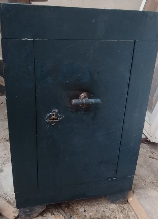 Seyf sotiladi / Продаётся с хорошим состояние