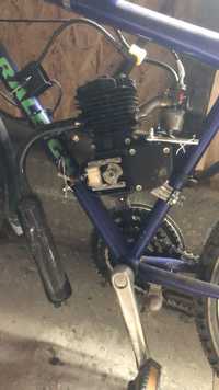 Vând motor de bicicletă 80cc