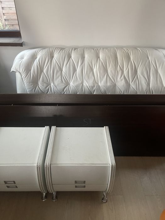 Dormitor lemn masiv si mobila de living