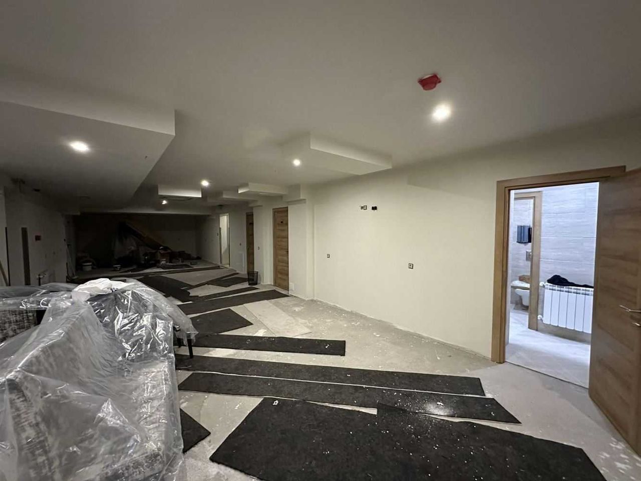 Дава се под наем Офис в Пловдив, Тракия - 280 кв.м за 1530 € - Снимка #2