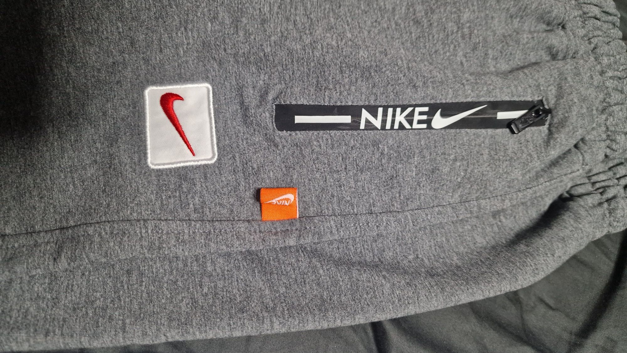Спортни панталони Nike