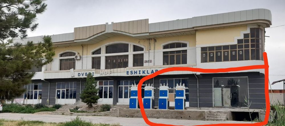 Bitonka yul yoqasida 180m2 dukon + podval sotiladi