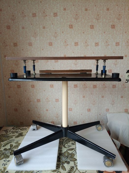 Подставка под телевизор и ДВД.