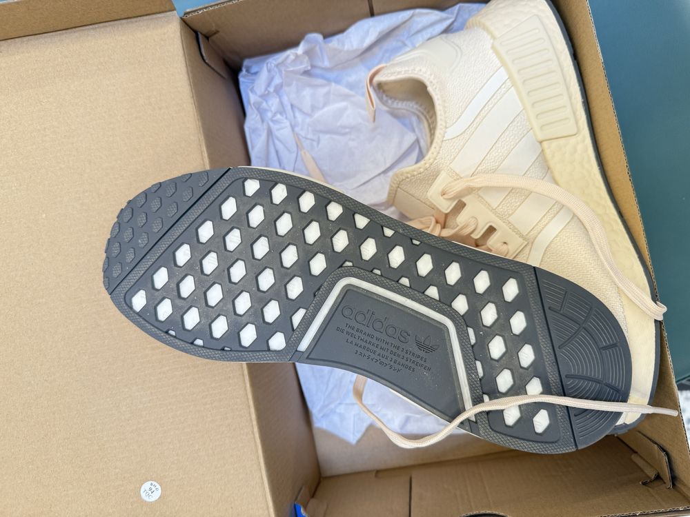Обувки-Adidas NMD_R1