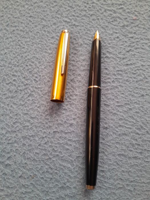Stilou Centropen + cutie , penita 14k