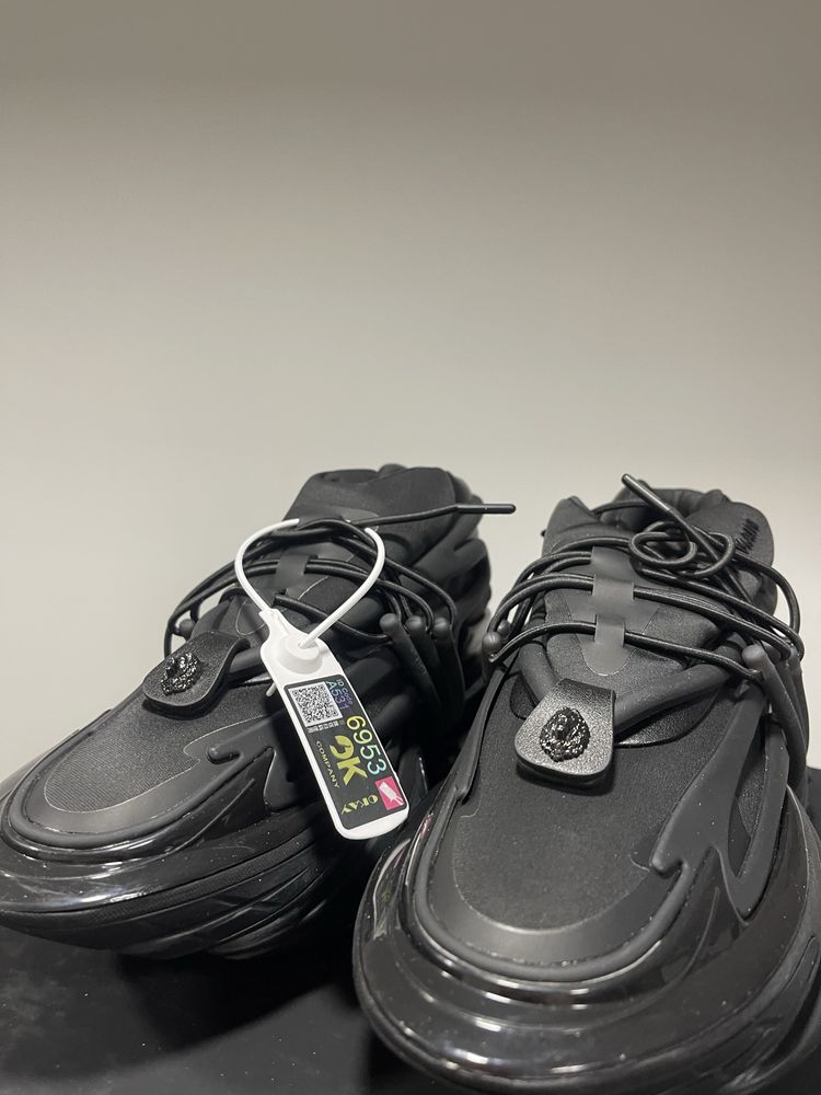 Balmain Unicorn Triple Black