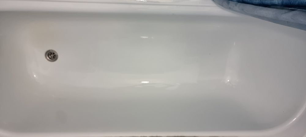 Ванная железная на ножках.