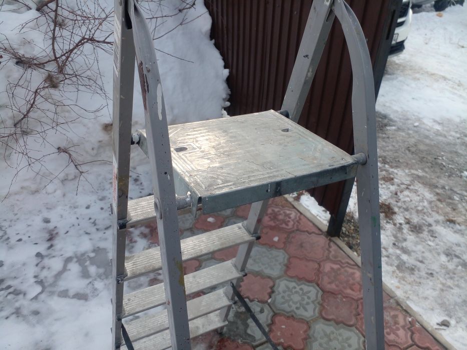 Сдам стремянку пять ступеней