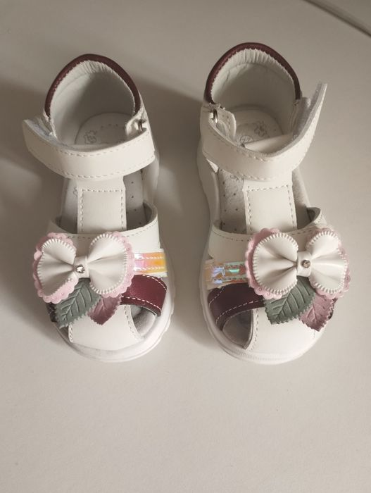 Продам сандали для девочек