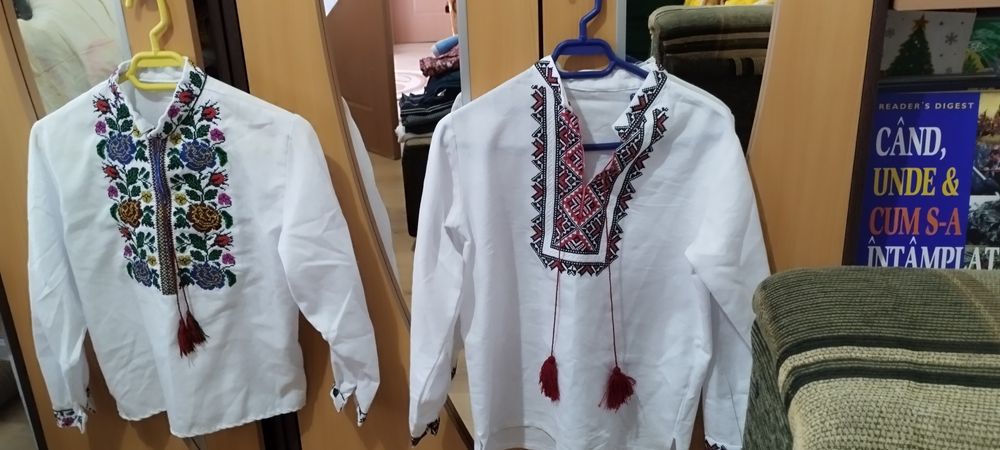 Vând  2 IE noua cusute manual băiețel pentru 7 și 10 ani