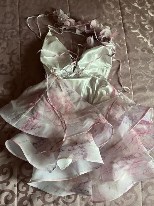 Рокля с 3D цветя