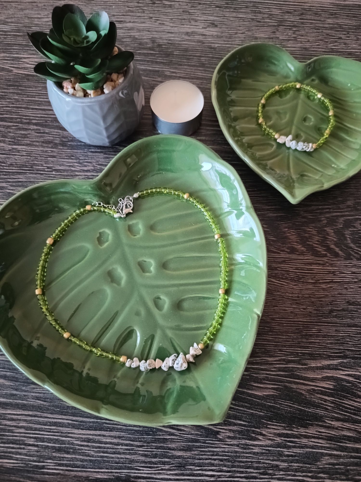 Комплект от гривна и колие с естествени камъни