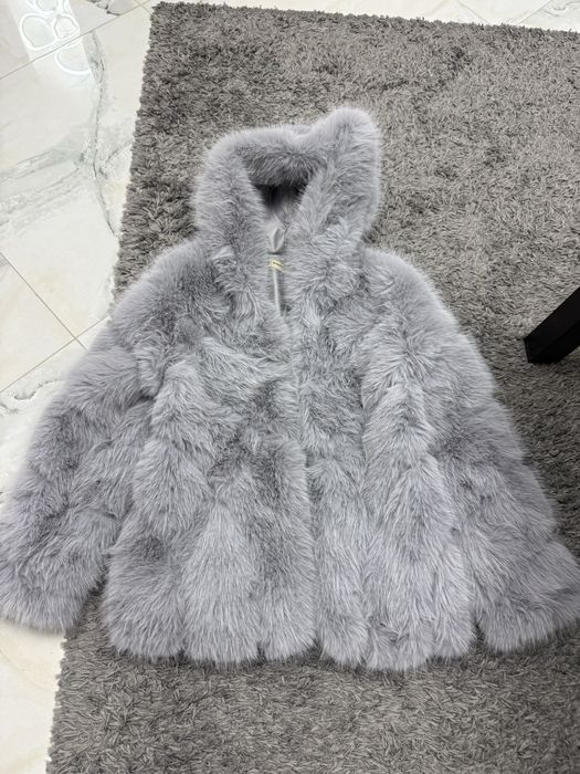 Blanita groasa cu gluga