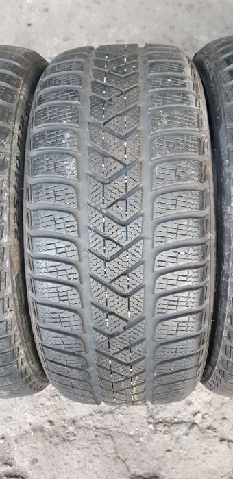 Зимни гуми-18цола-225/40-1бр.-100лв."PIRELLI "