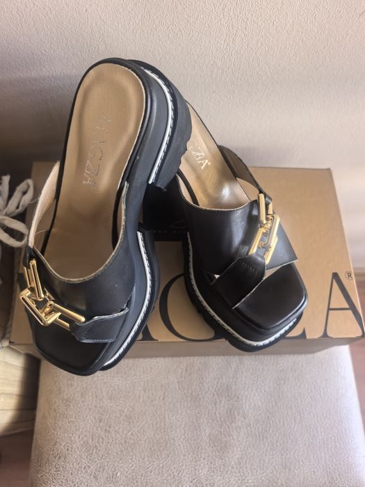 Дамски чехли на платформа