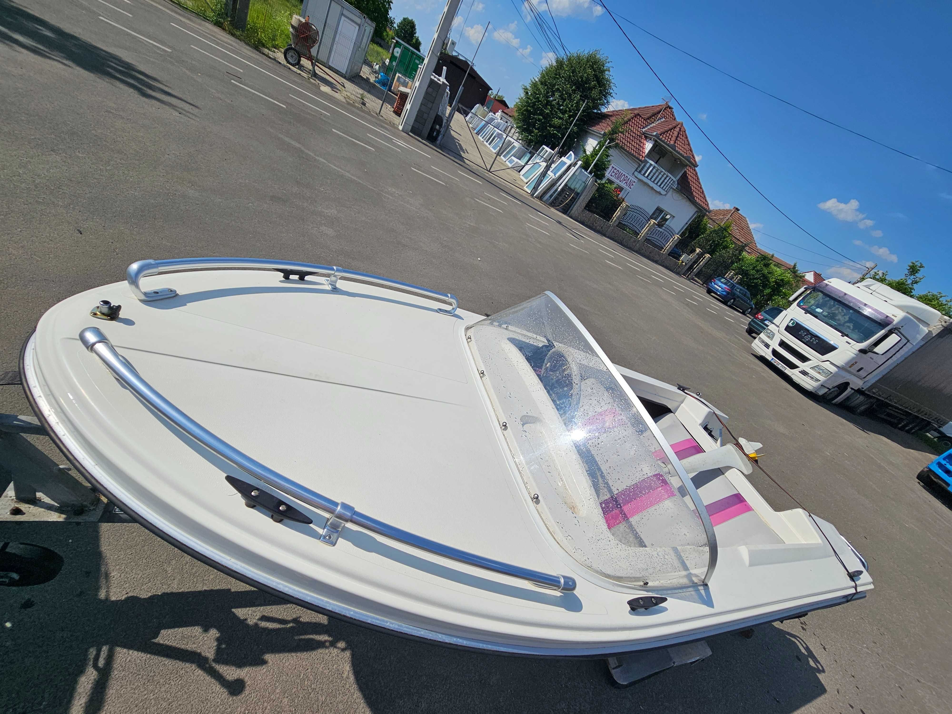 Barca cu peridoc și motor 4cp