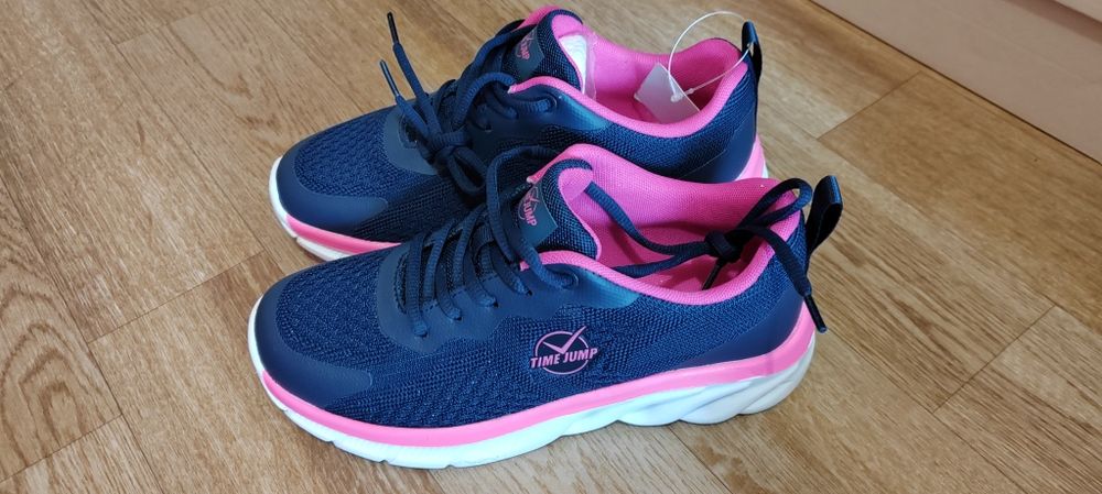 Кроссовки новые 37р