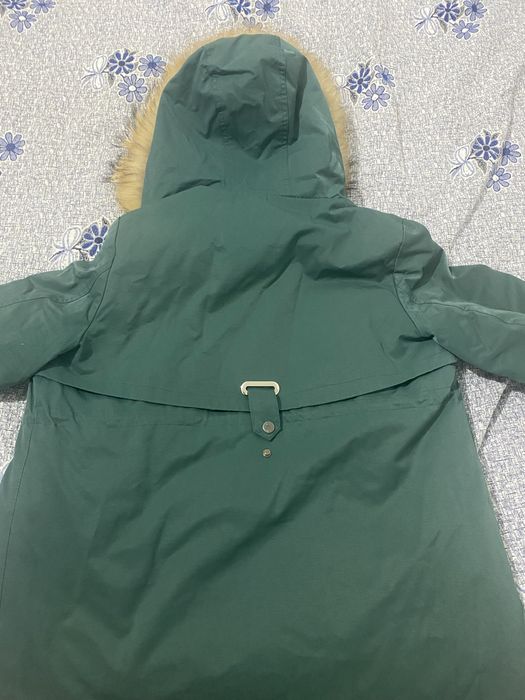 Продам парку натуральный мех енота внутри