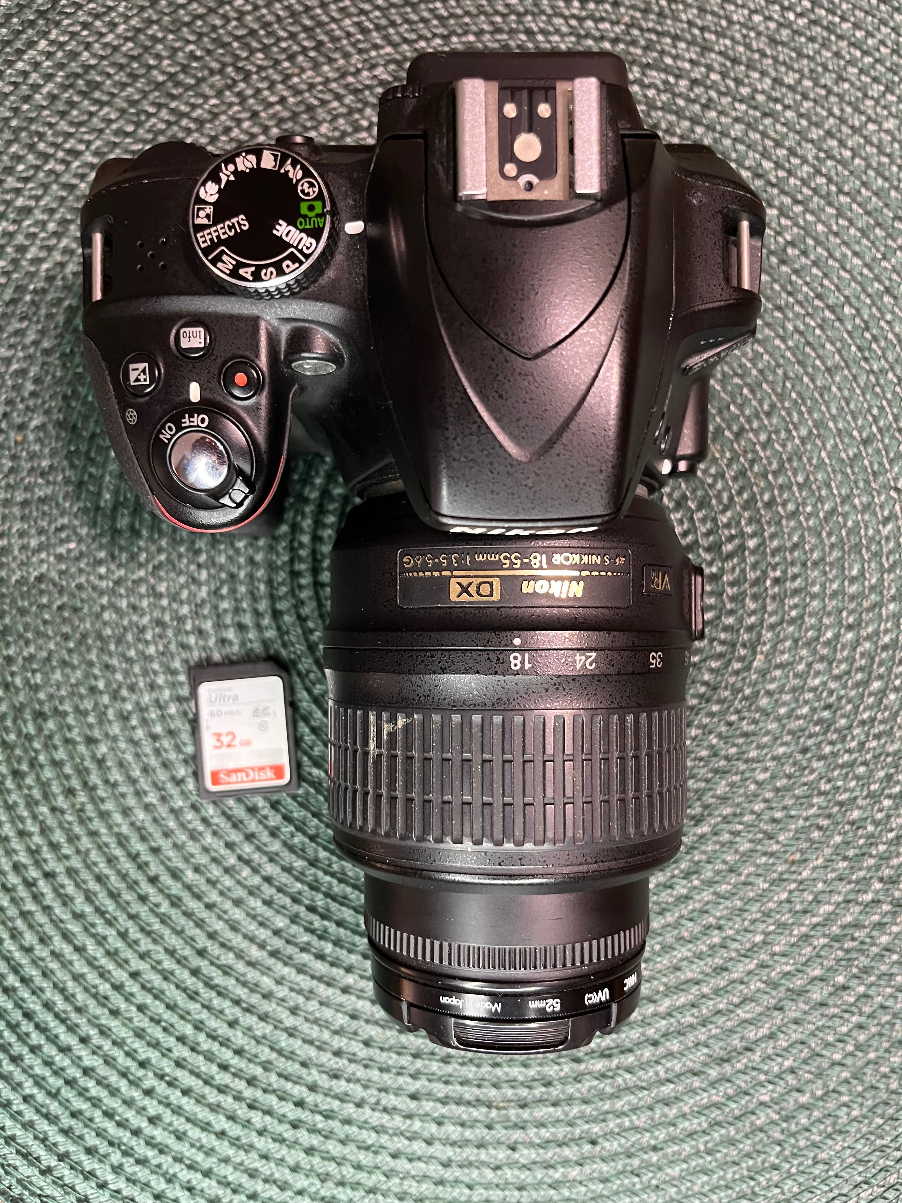 Nikon D3300 Фотоапарат обектив 18-55mm, чанта, 2 батерии и карта 32GB