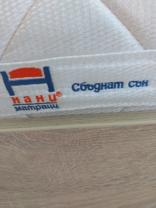 Продавам единични легла.