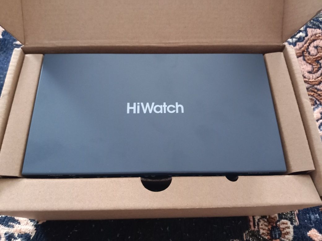 Продам камиутатор HiWatch  PoE