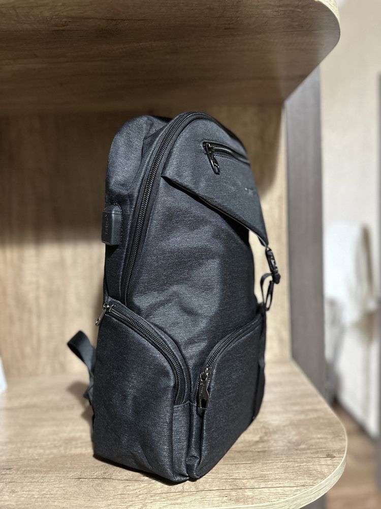 Черный рюкзак новый