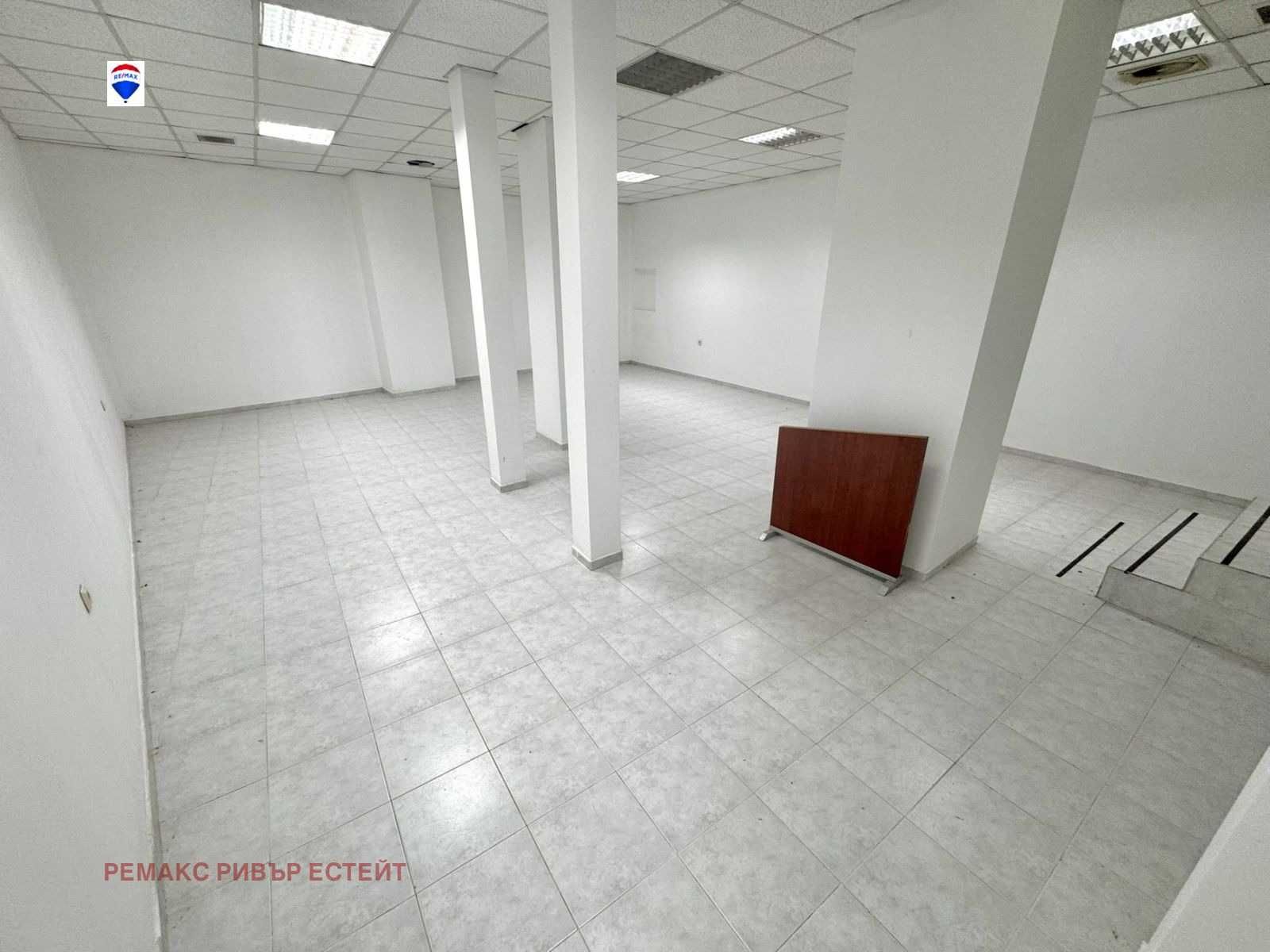 Търговски обект/ магазин под наем в центъра на гр. Русе