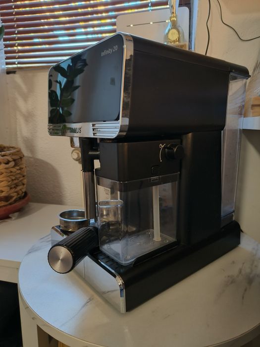 Vând aparat de cafea SAMUS INFINITY 20