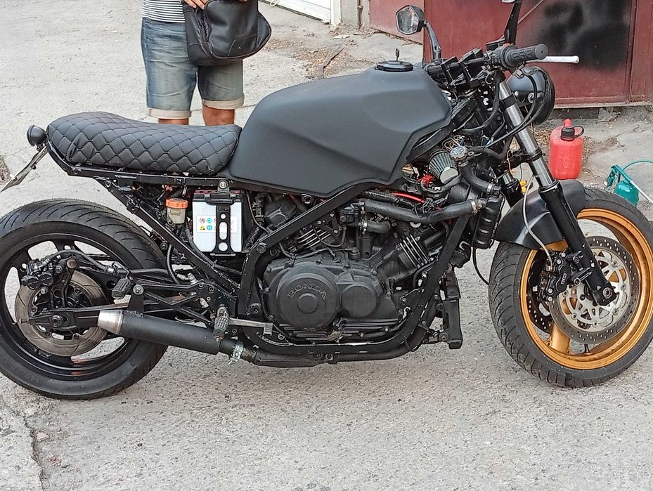 Мотоциклет Honda vf 1000f 2