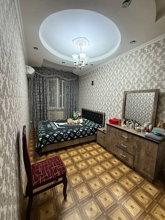 Продается 4х комнатная квартира 1 этаж Юнусабад 12 Метро Туркестан