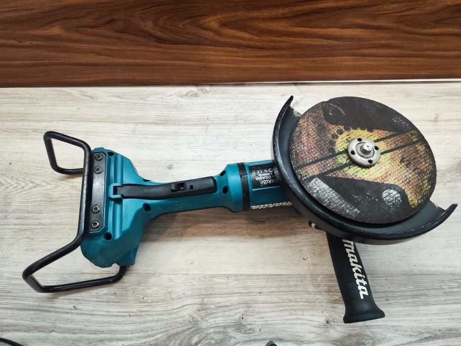 Corp Flex Makita DGA 900 cu 2 acumulatori