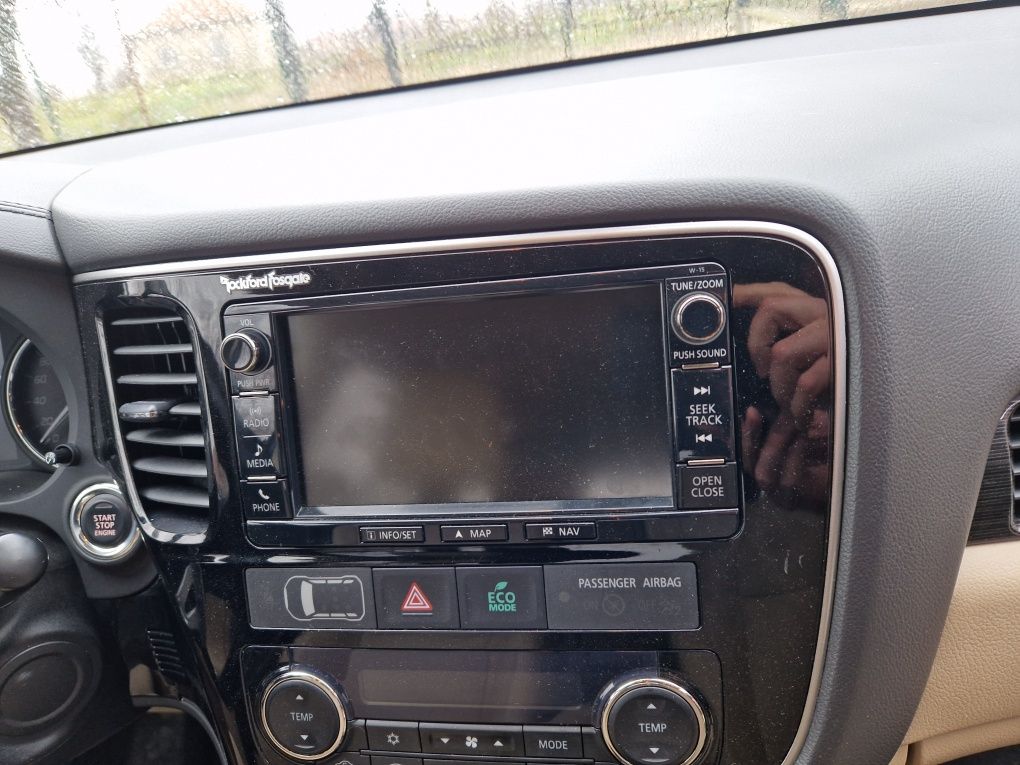 Навигация за Митсубиши Аутлендър 2016г.Rockford fosgate media w15