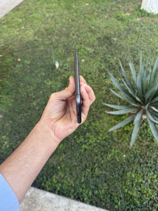 iPhone 11 64GB kelishiladigan joyi bor.