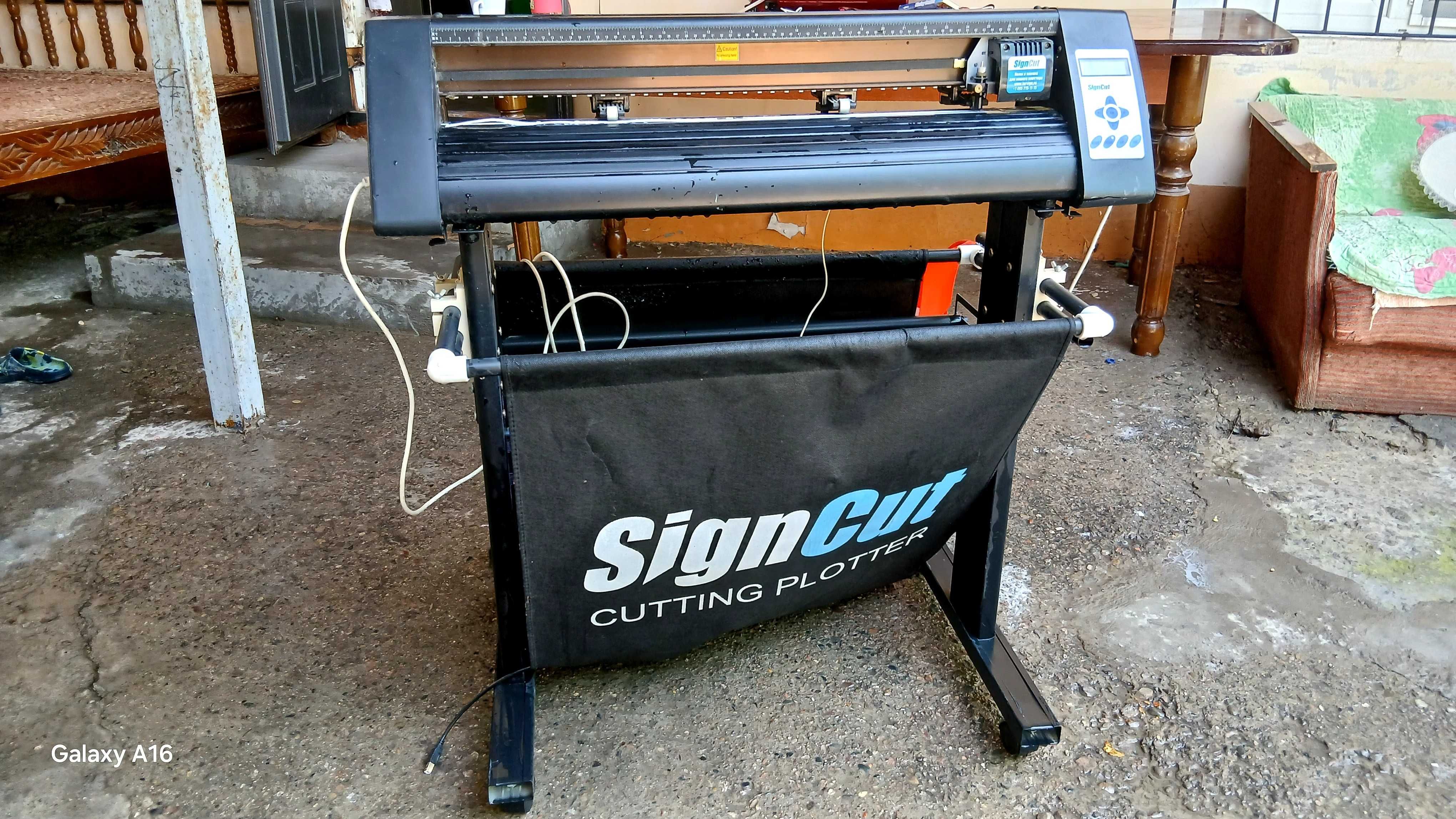 Режущий плоттер SignCut