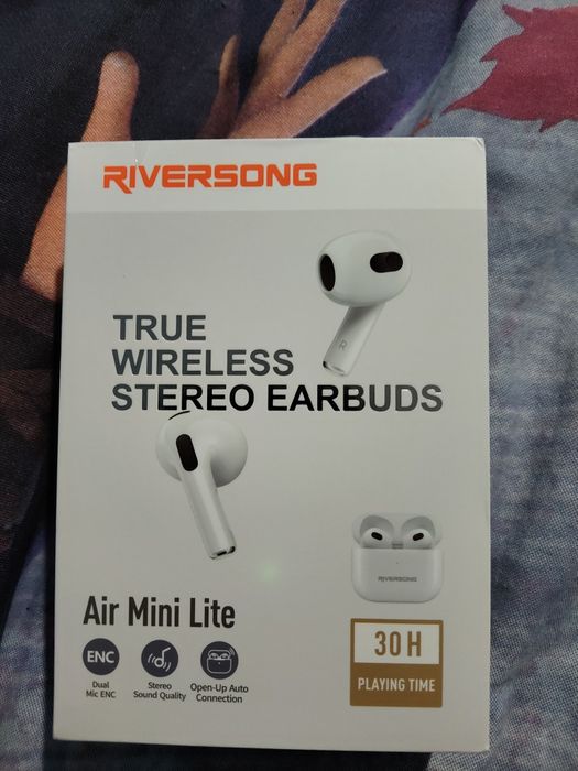 Carcasa căști Riversong