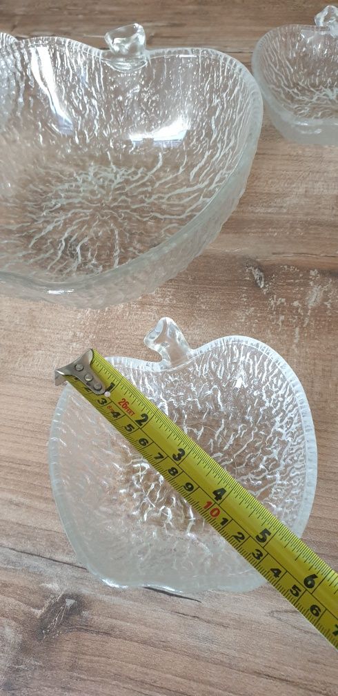 Сервиз от купички ябълка и ваза