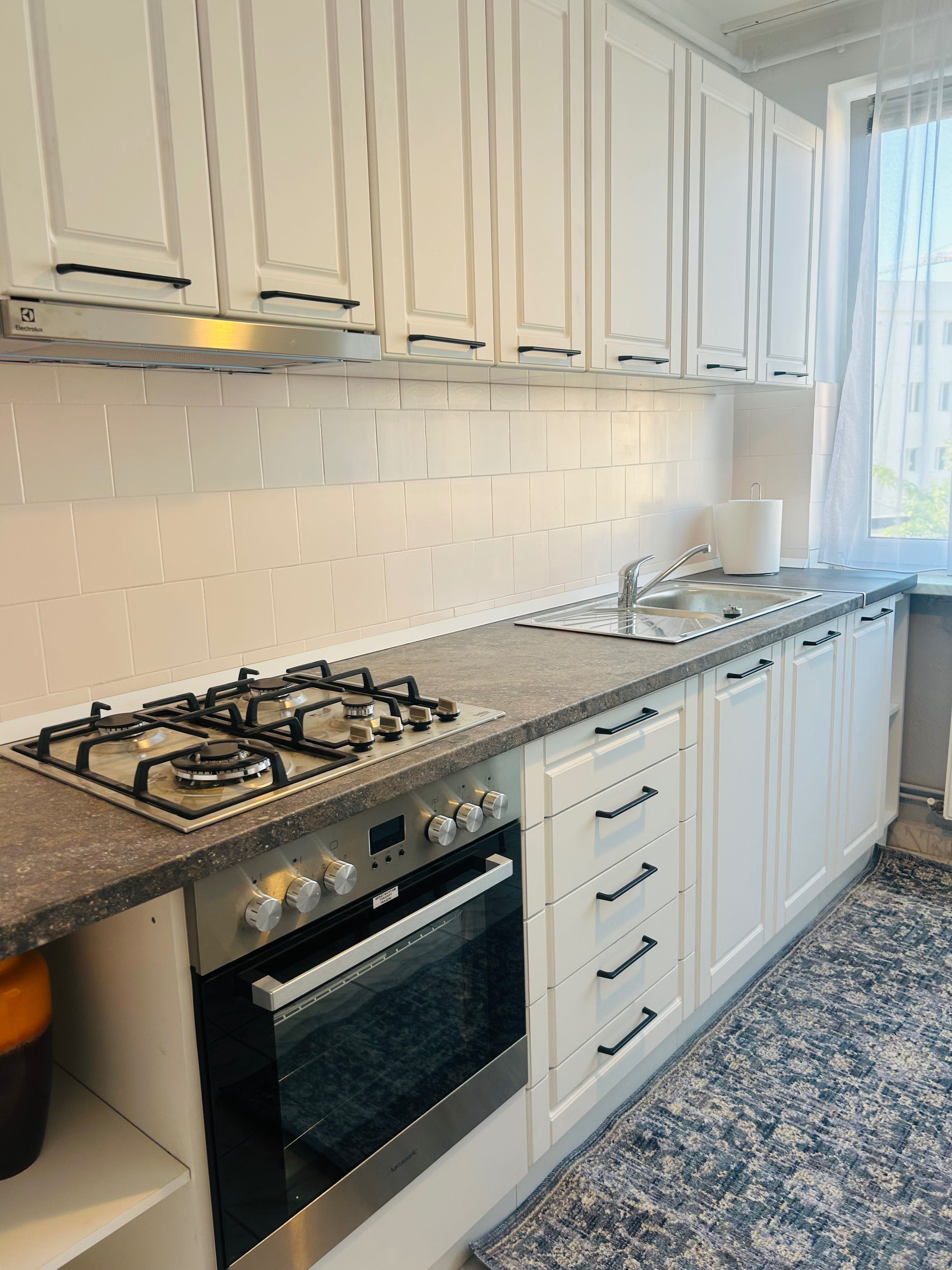 Închiriez apartament 3 camere Str Milea