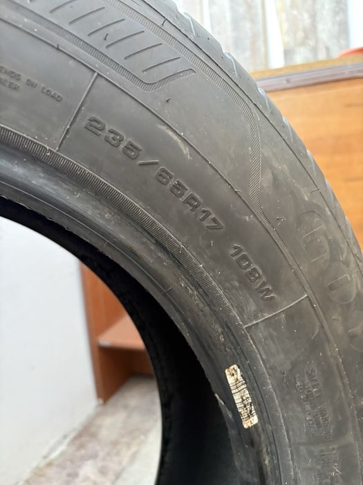 Vand 2 cauciucuri GoodYear 235 65 17 108W dot 1123