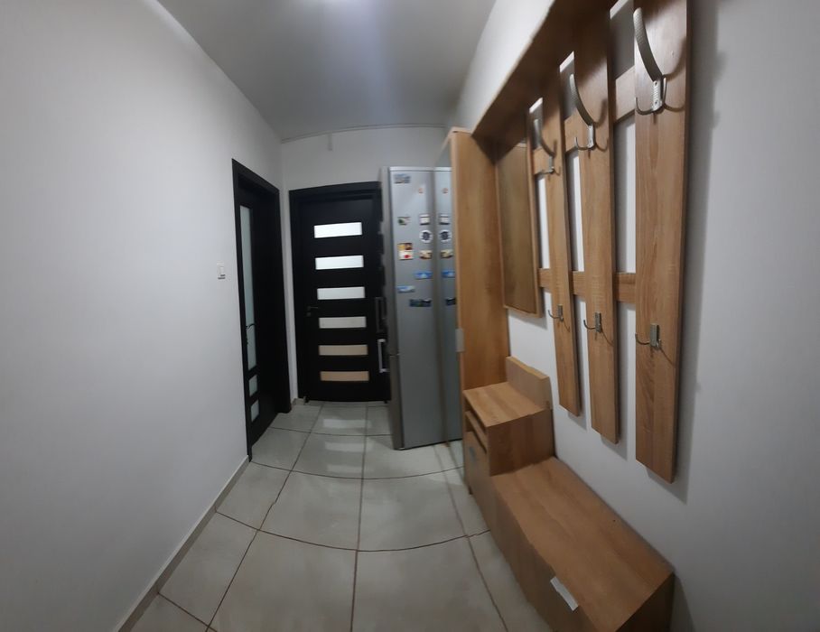 De închiriat apartament 3 camere