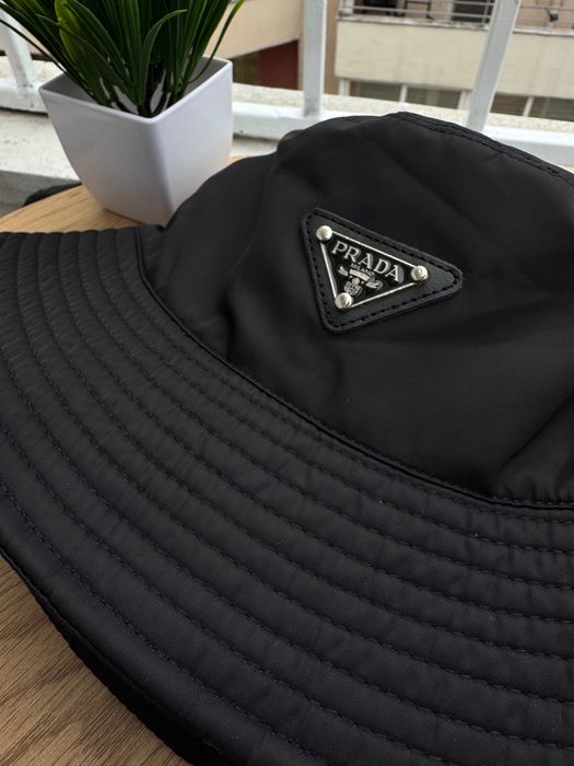 Панамa Prada Black Re-Nylon Bucket Hat