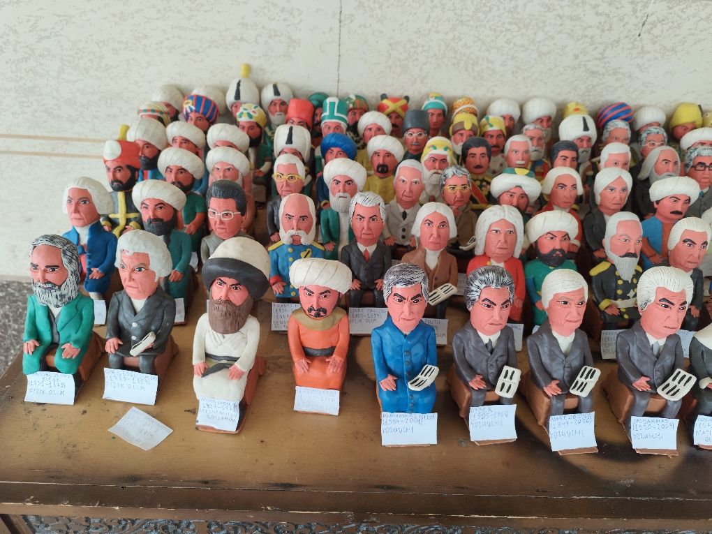 tarixiy shaxslar haykallari Gamma plastilindan yasalgan