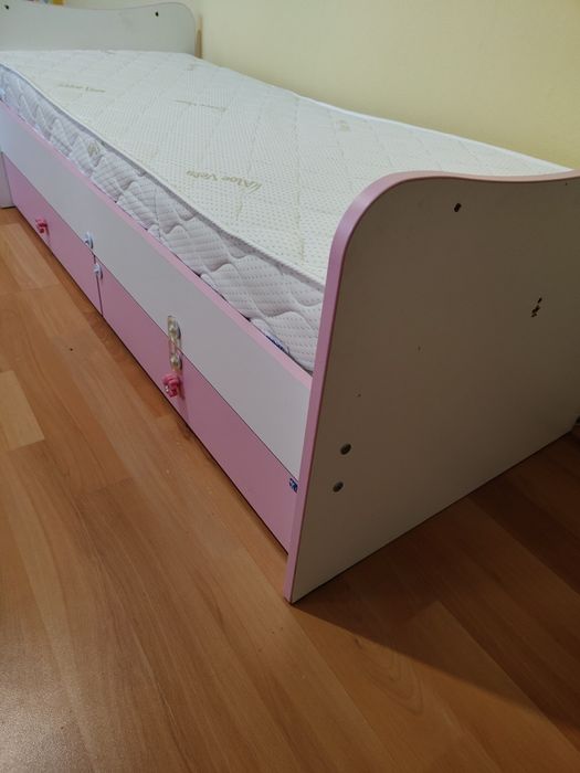 Продавам детско легло
