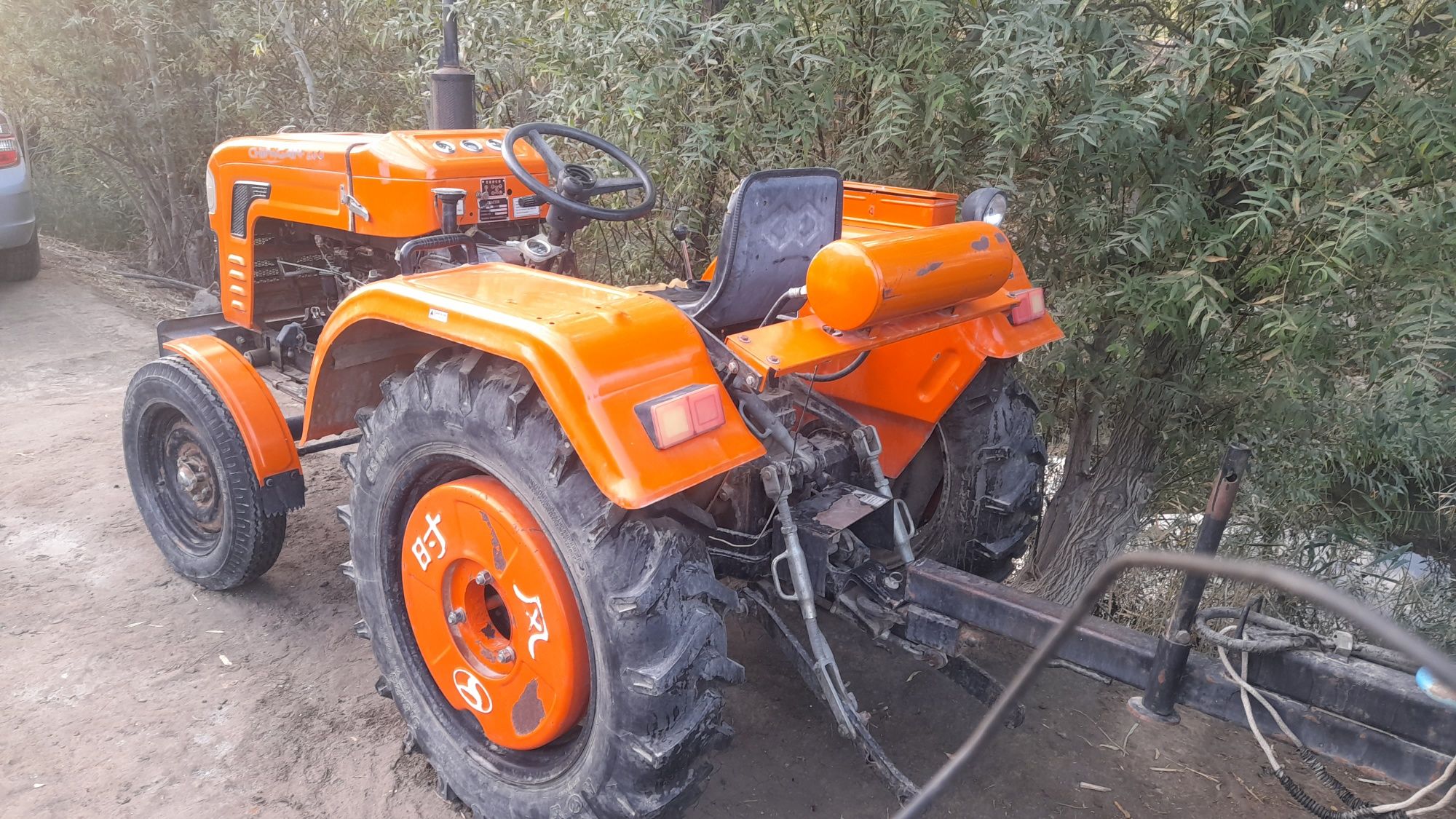 Mini traktor telejkassi bilan sotiladi