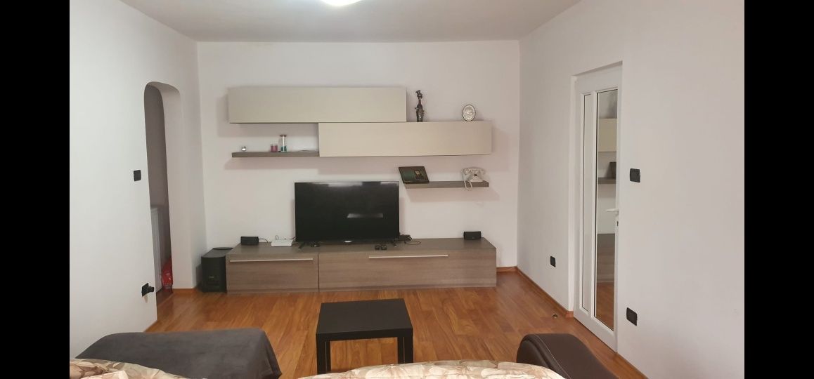De închiriat apartament 2 camere